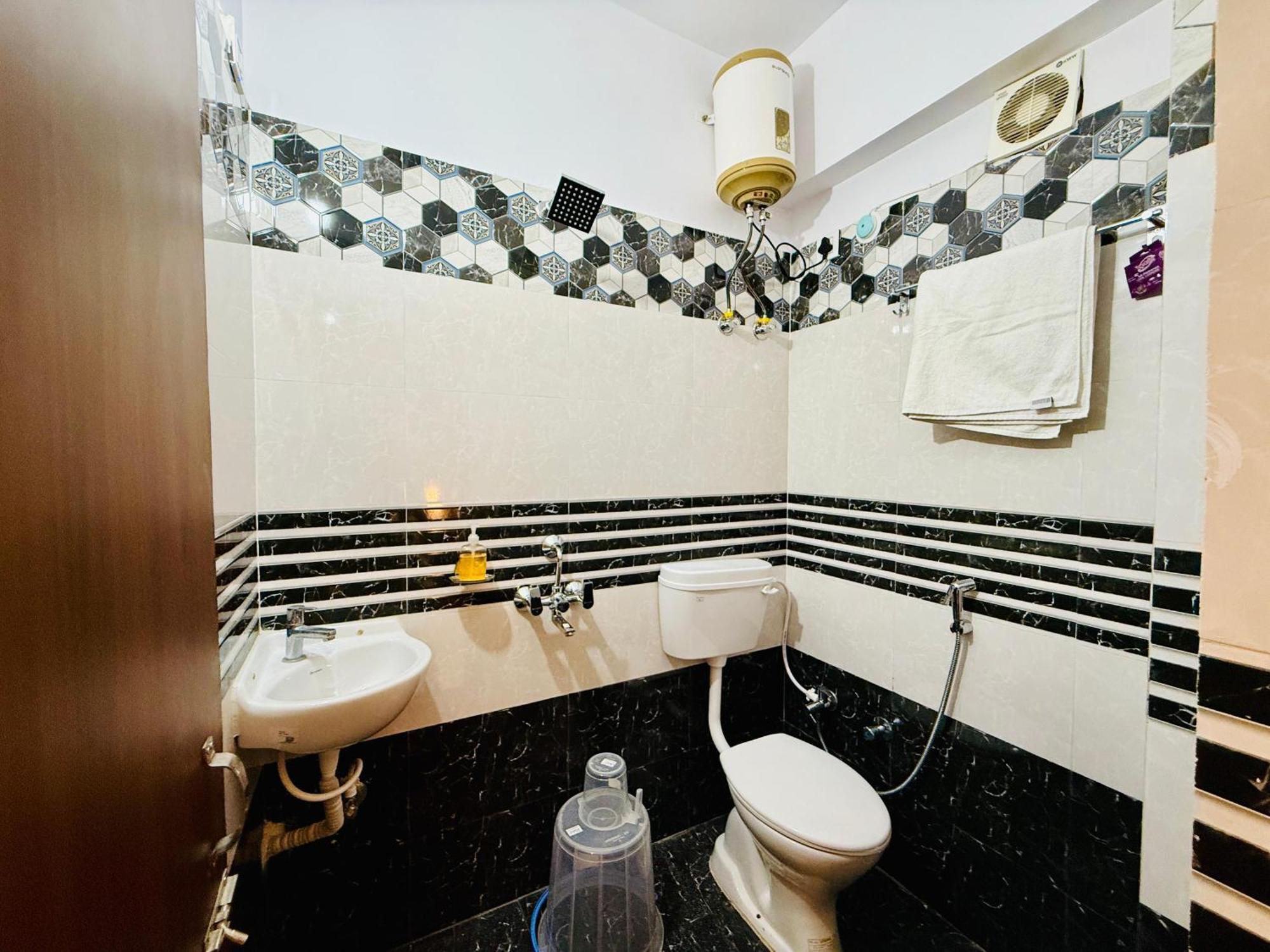Hotel Golden Crystal Patna  Bilik gambar